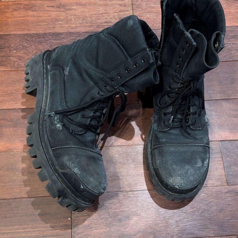 Balenciaga strike boots